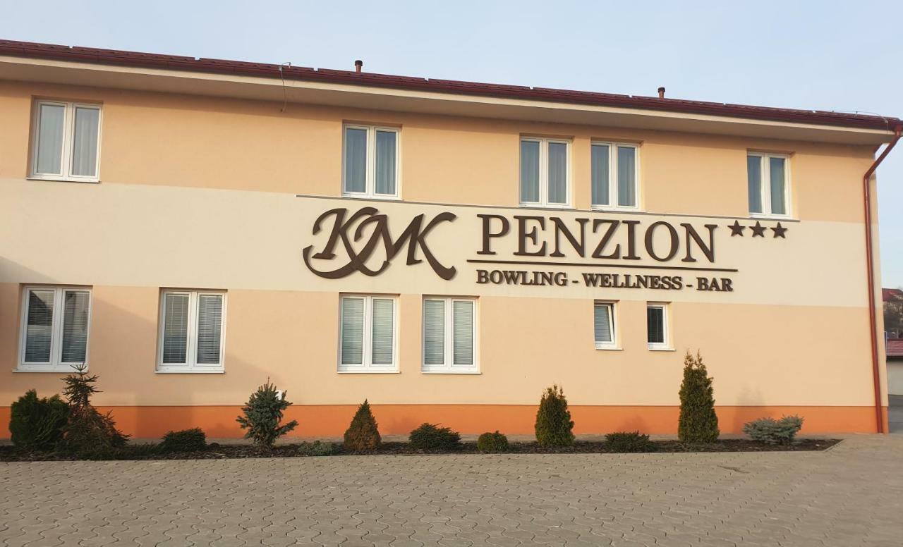 Lednicke Rovne Kmk Penzion מראה חיצוני תמונה
